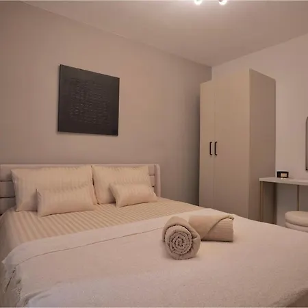 Apartment Monceau, T3 Moderne Climatise *
