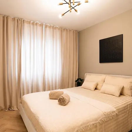 Monceau, T3 Moderne Climatise Apartment *