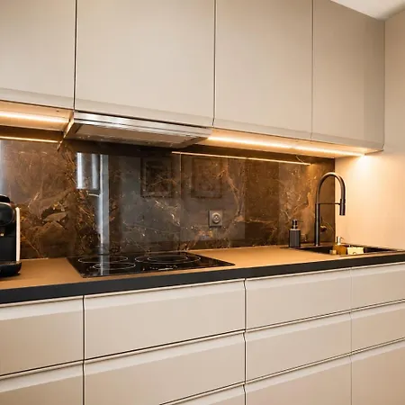 Monceau, T3 Moderne Climatise Apartment *